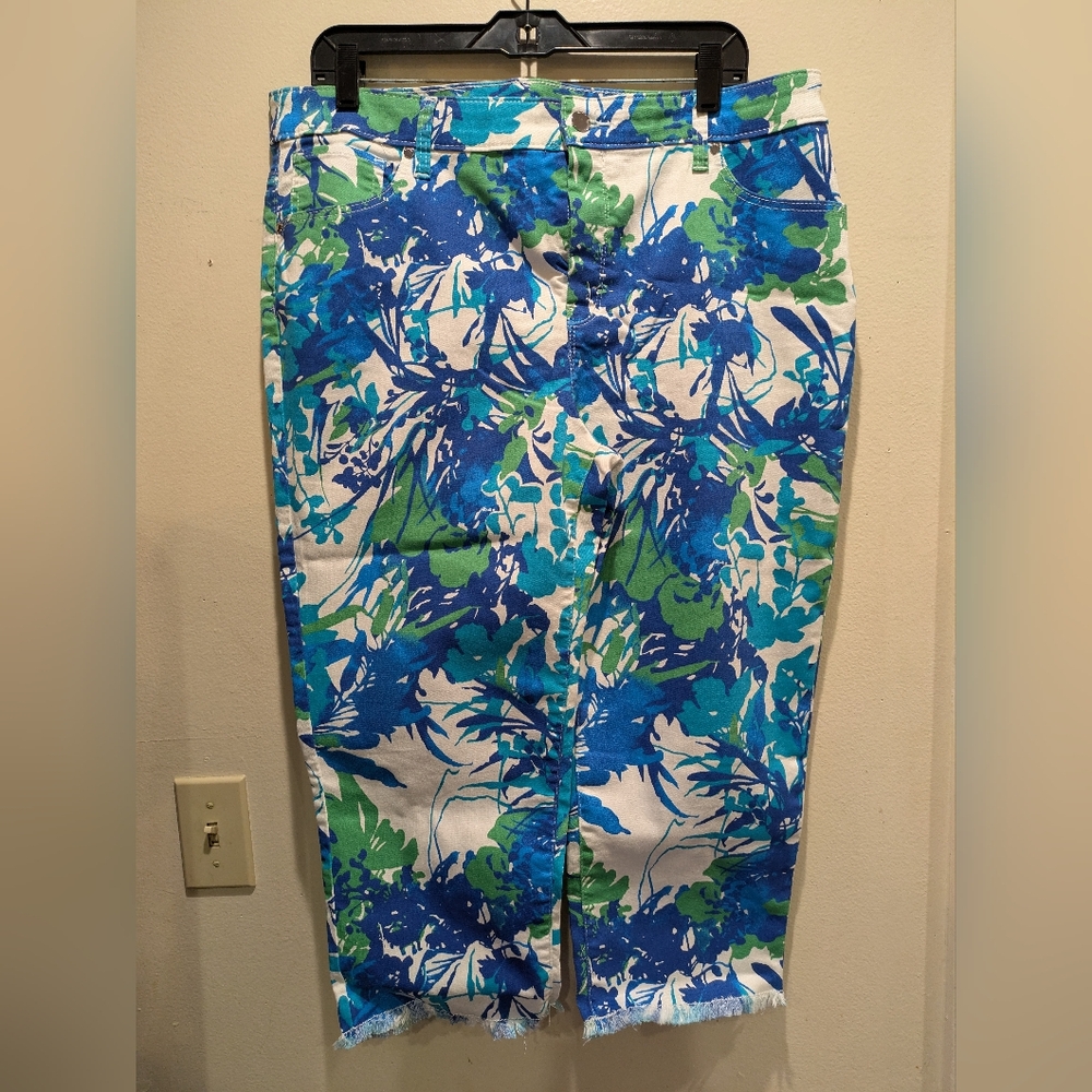 Chicos Floral Print Capri Pants size 3